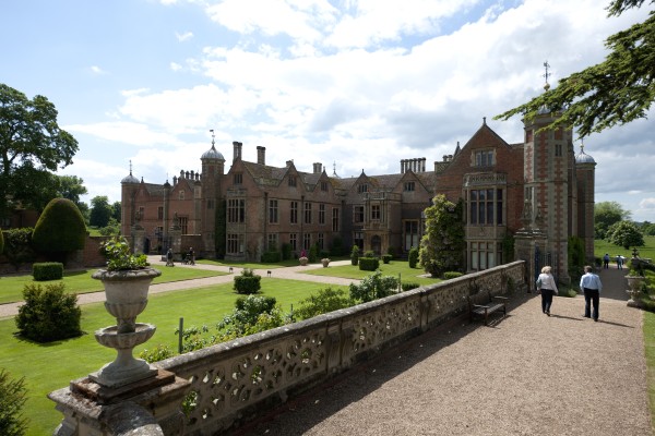  The Charlecote Park mansion, in which park the young William Shakespeare is said to have poached rabbits © National Trust Images/John Millar 