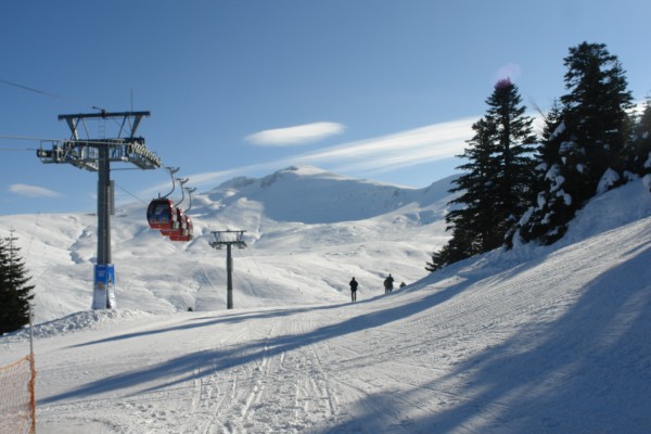 …im Winter ein beliebtes Skigebiet. 