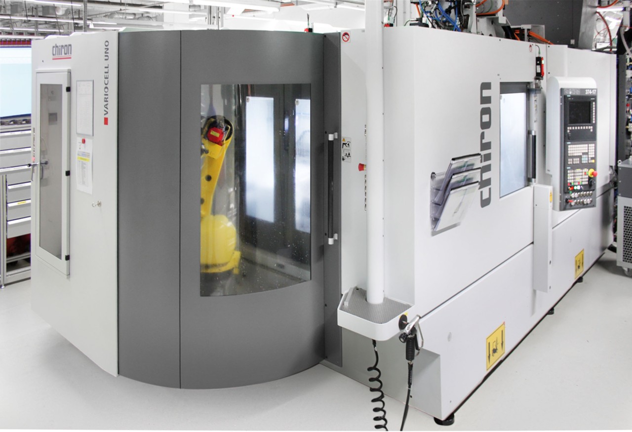  The new fully automated manufacturing system at Mettler-Toledo GmbH; in front the compact VariocellUno automation unit and behind it the FZ 15 W five axis vertical CNC machining center with integrated workpiece changer.   Photo: Publica-Press Heiden AG 