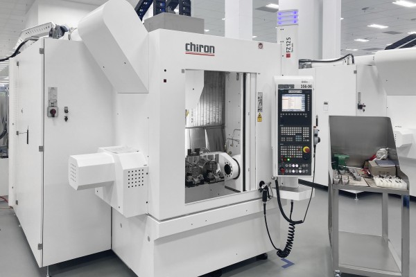  2.) Two out of a total of 15 machining centers from the CHIRON Group are ready for operation. 