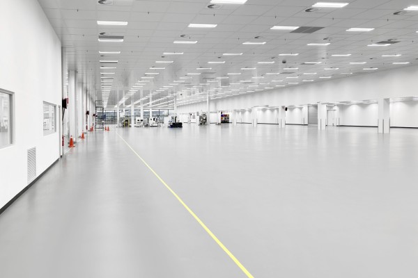  1.) A lot of space for high-precision manufacturing in the best possible conditions: One of Smith & Nephew's production halls in Penang, Malaysia 