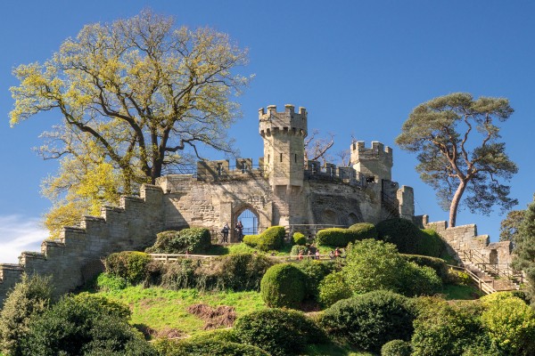  Source: Wikimedia Commans Photo by Peter K Burian Warwick Castle, Warwickshire, England, a popular travel destination 