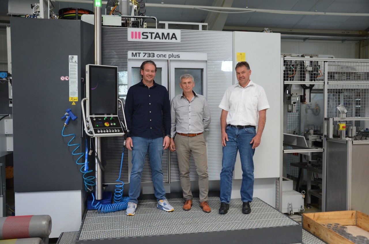  A mutually beneficial team: (from left) Sven and Wilhelm Gerdt, both Managing Directors of Gerdt GmbH, and Peter Rapp, the responsible project engineer at the CHIRON Group.   Photo: mav, konradin Verlag 